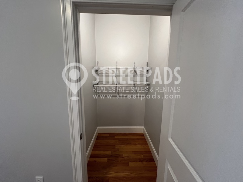 8 Islington St, Allston