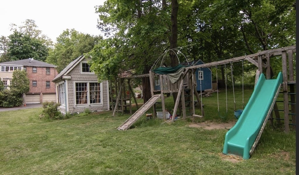 9 Reservoir Rd, Brookline