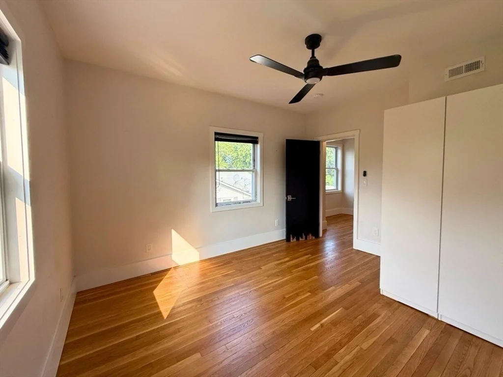 287 Walnut St, Stoughton