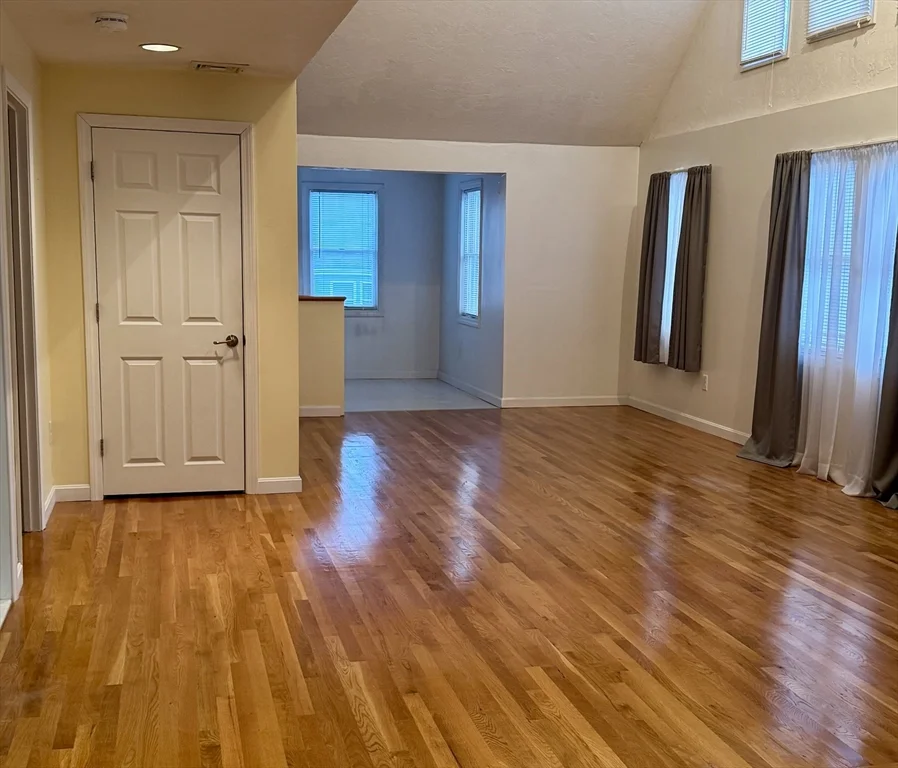 38 North Main St, Carver