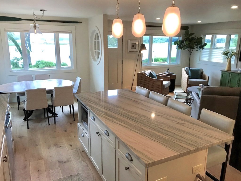 88 Little Neck Rd, Ipswich