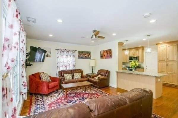 16 Eliot Crescent, Chestnut Hill