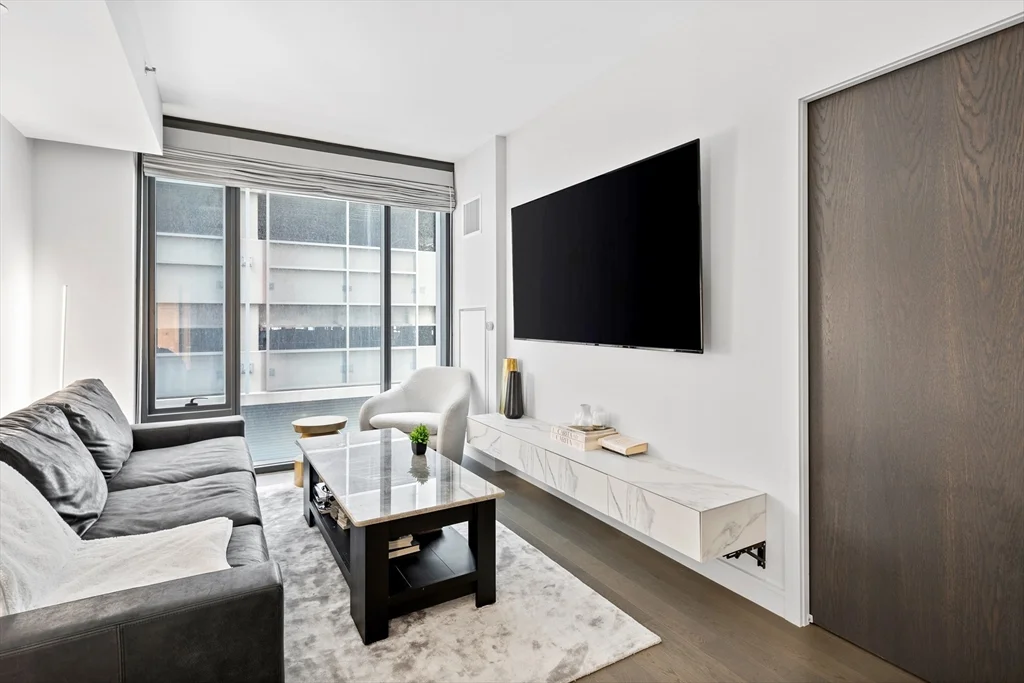 55 Lagrange, Downtown