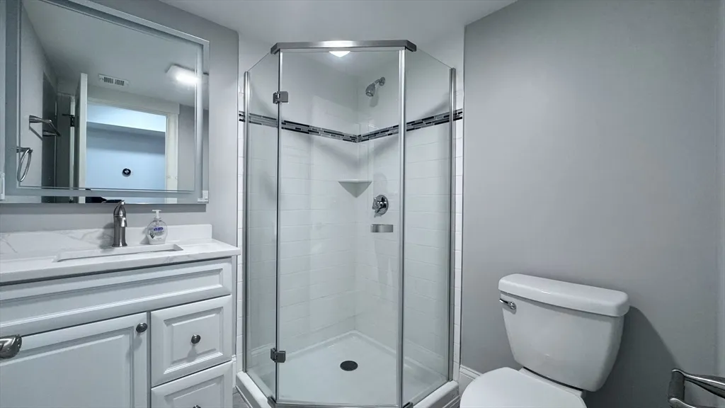 27 Aberdeen Rd, Powder House Square