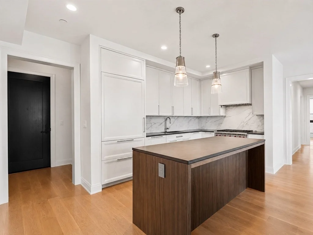 100 Linden St, Wellesley