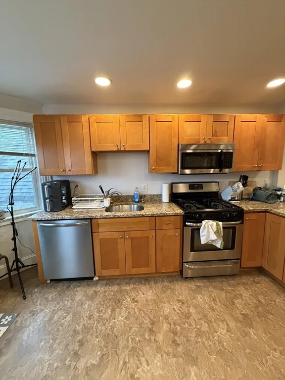 290 Adams St, Abington