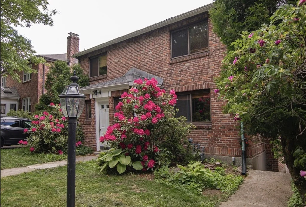 9 Reservoir Rd, Chestnut Hill