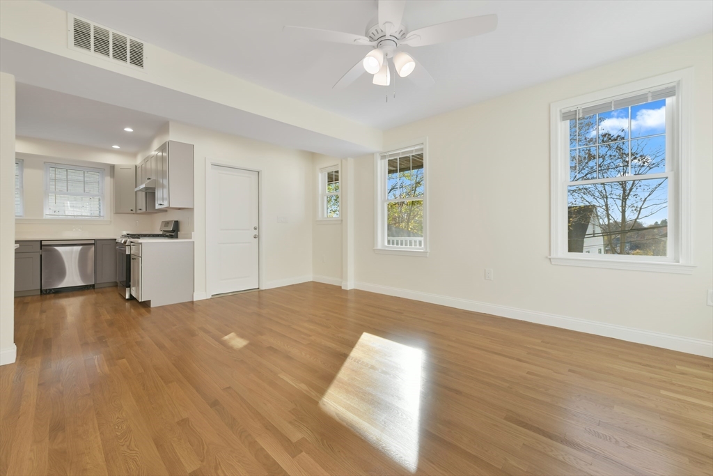 48 Manthorne Rd, Roxbury