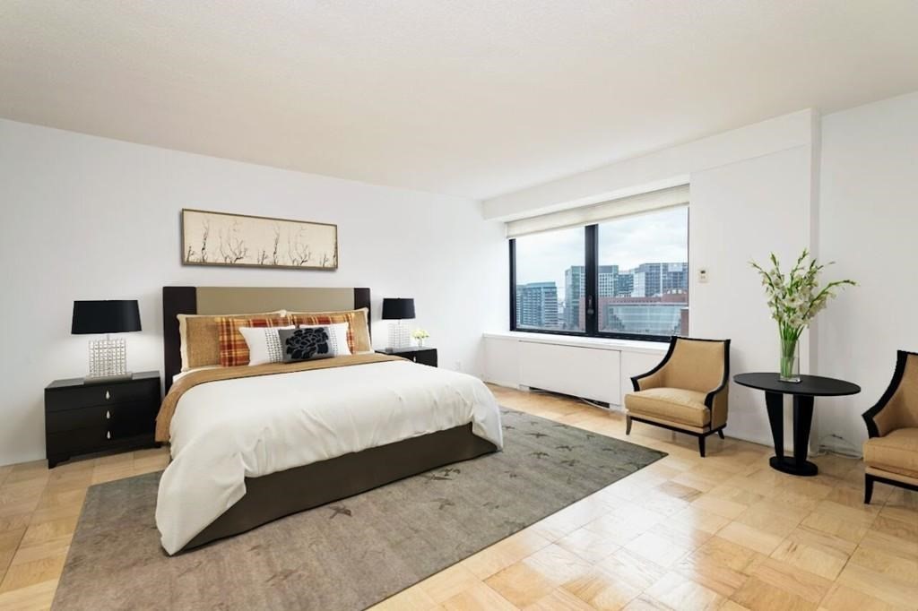 65 E India Row, Waterfront