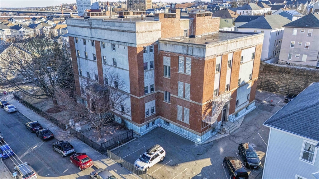 260 Fountain St, Fall River