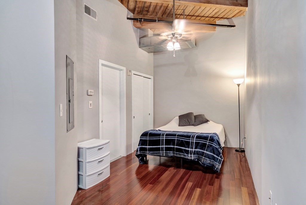 43 Charlton, Everett