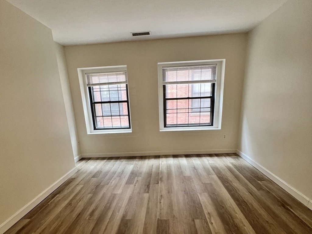 10 Weston Ave, Quincy