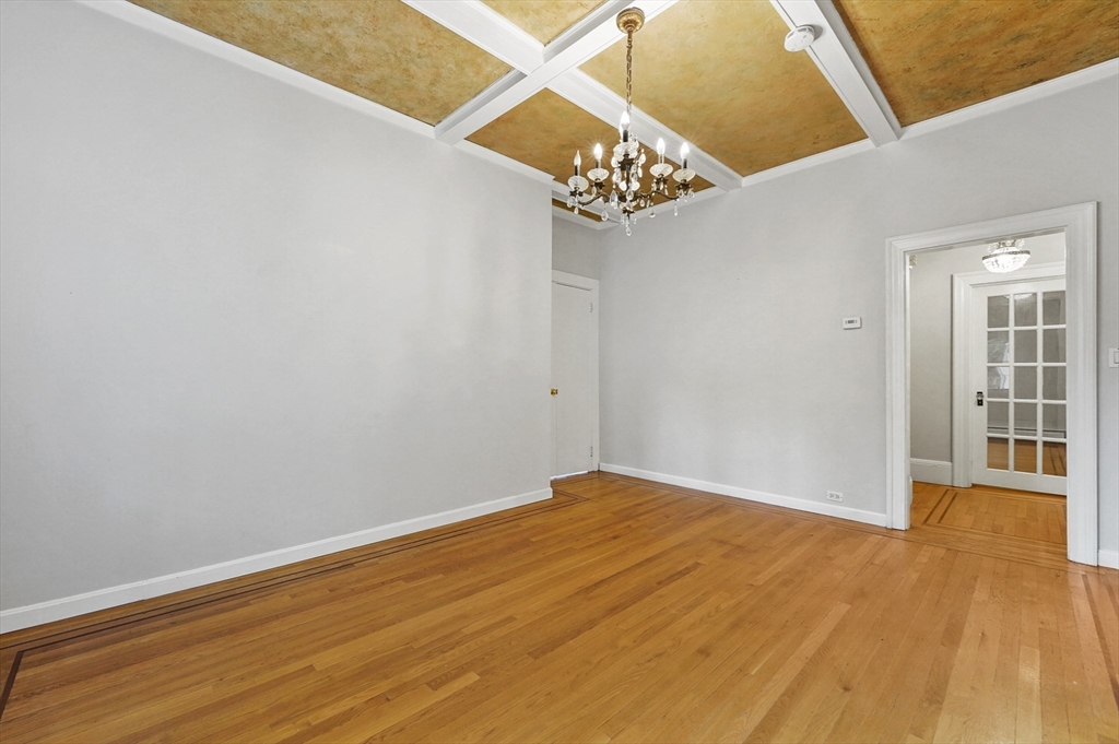 20 Willow St, Newton