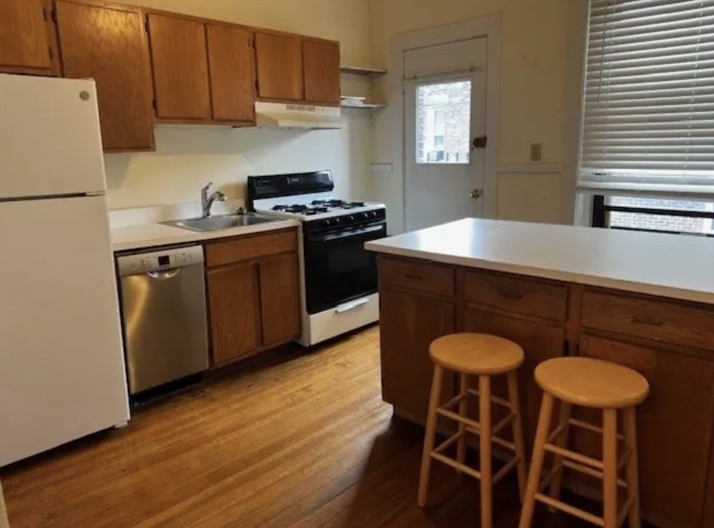 380 Riverway, Mission Hill