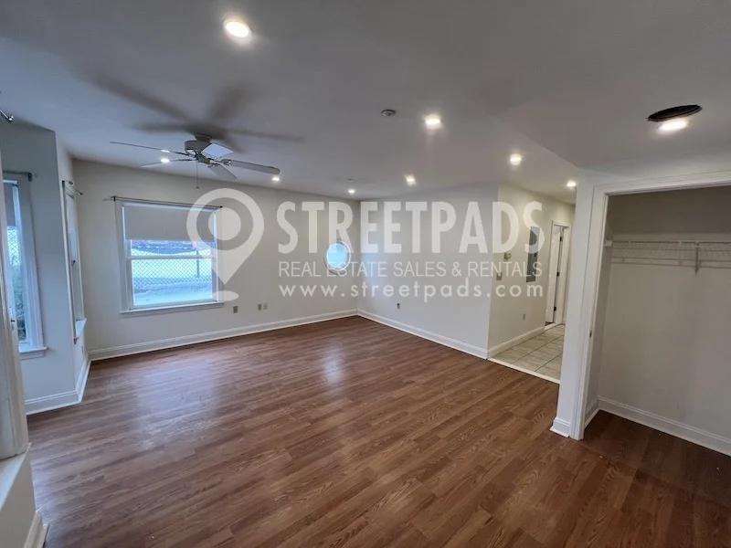 8 Glencoe St, Oak Square