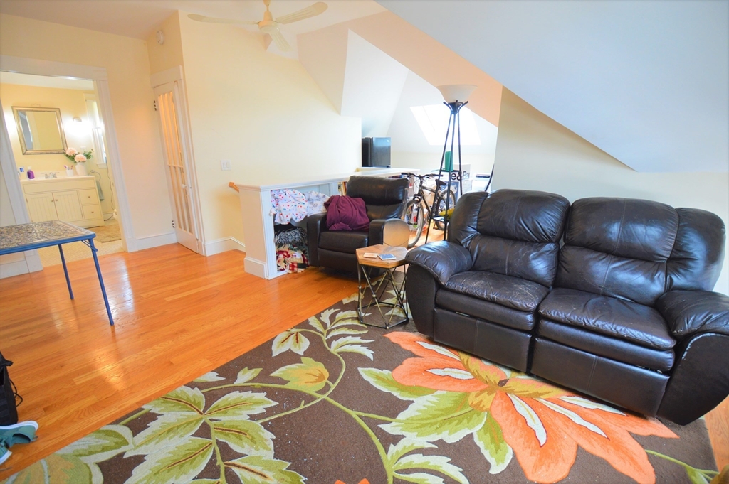 14 Breck Ave, Oak Square