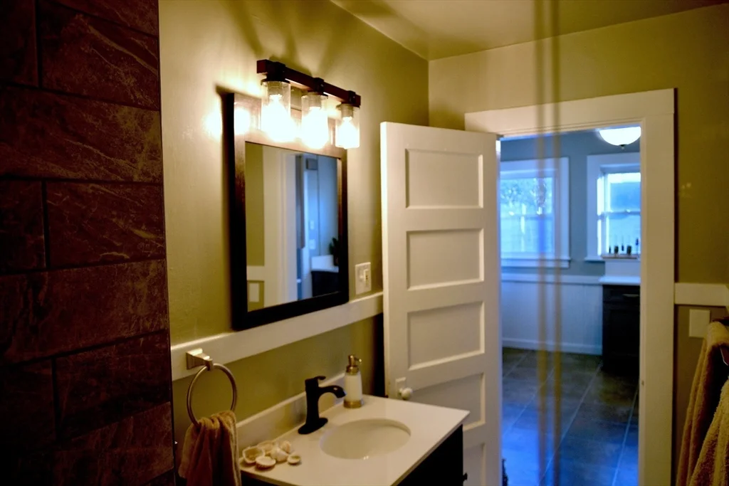 27 Emmons St, Milford