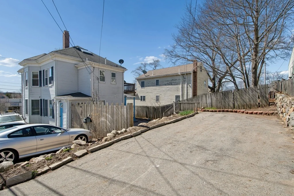 78 Grove St, Gloucester