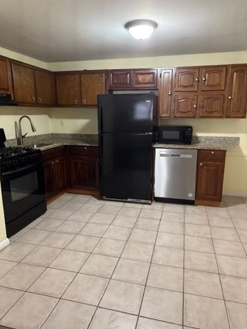 82 Boylston Ln, Lowell