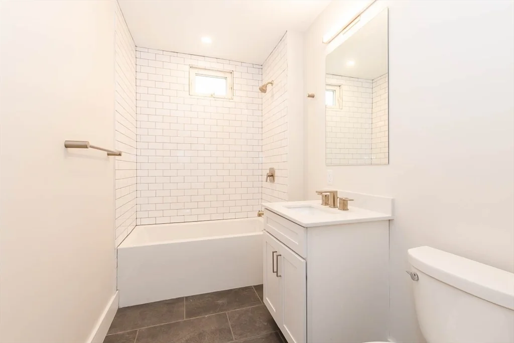 24 Clary, Wellington-Harrington