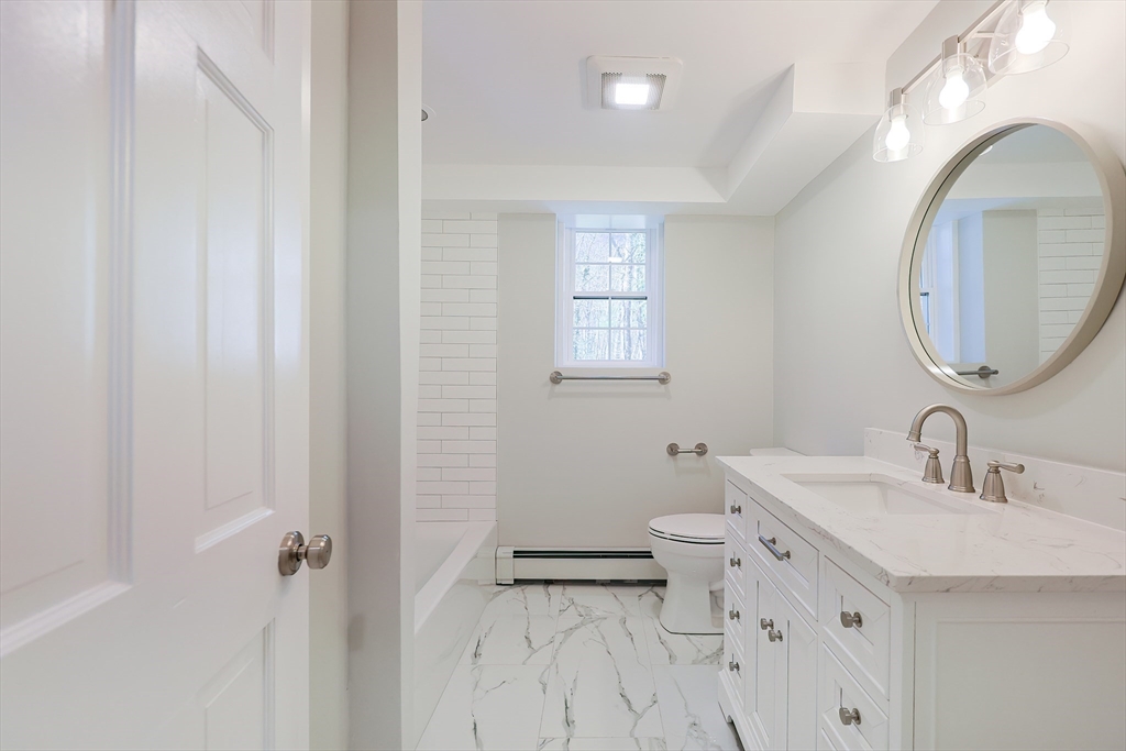 17 Hillside Dr, Beechwood