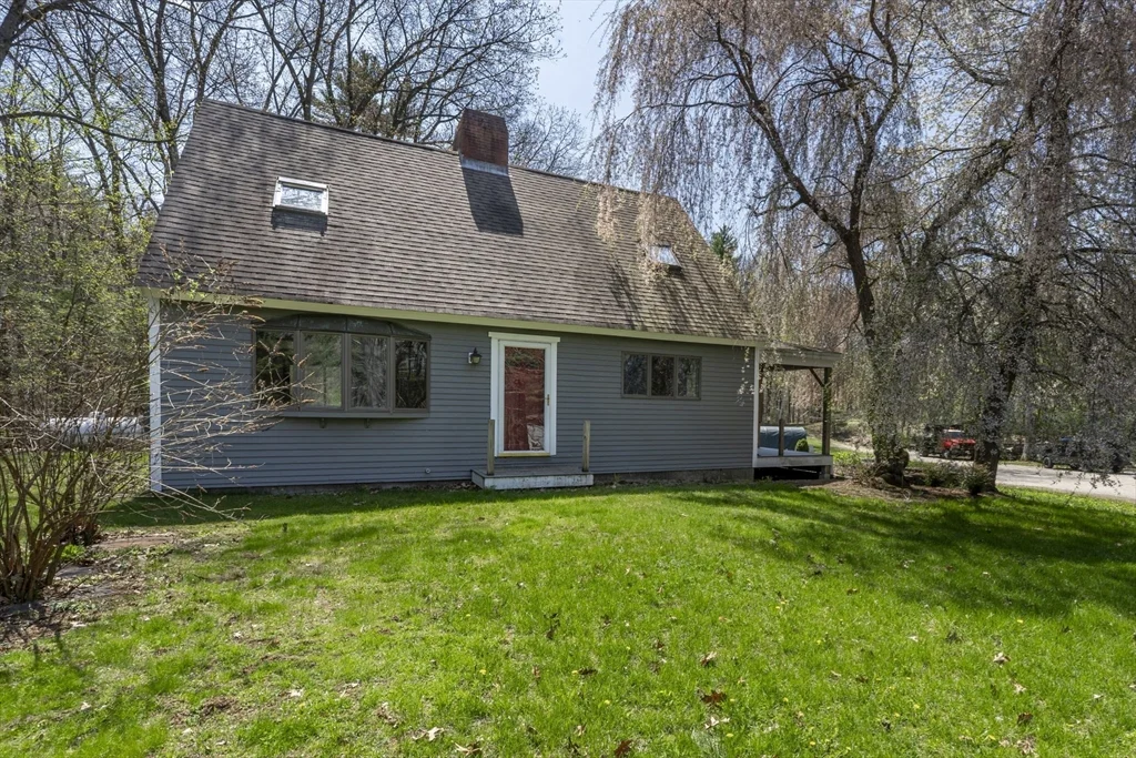 6 Pine Woods Rd, East Kingston