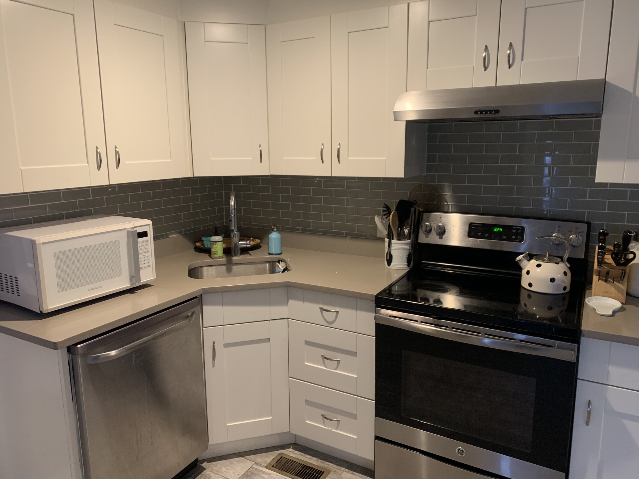 77 Linden St, Brighton