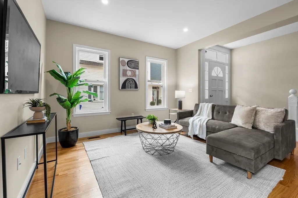 362 Silver St, South Boston