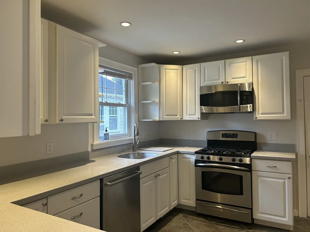 4 Harvard Rd, Belmont