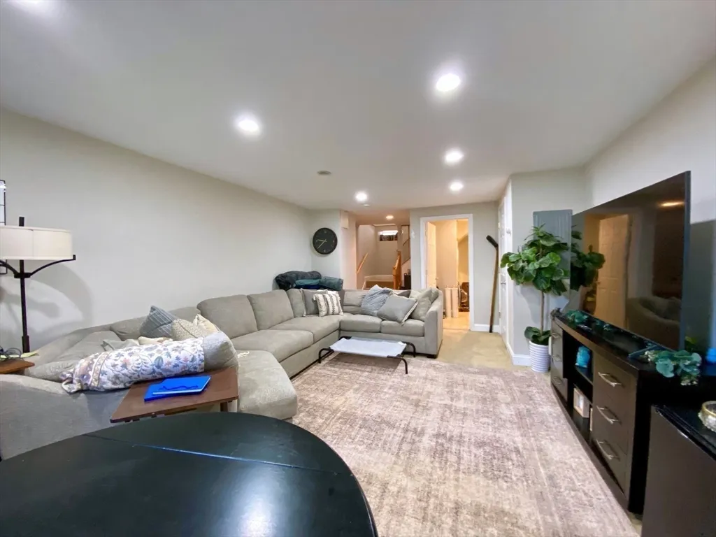 512 East 3rd St, South Boston