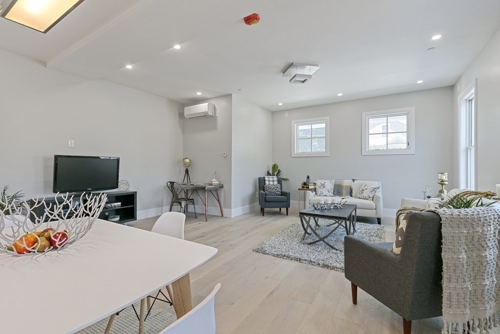 88 Dover St, Davis Square