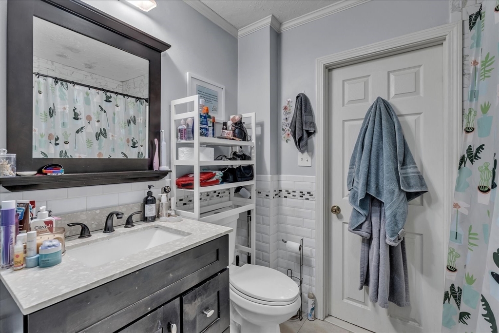 638 Main St, Walpole