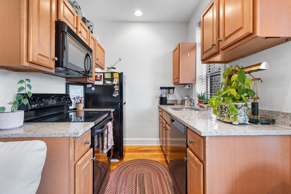 221 W Newton, South End