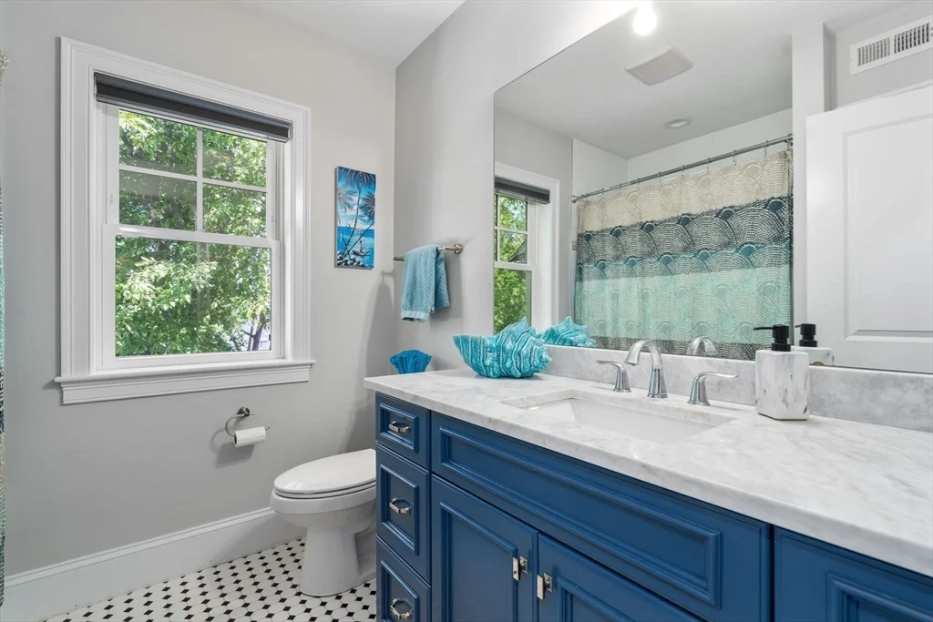 119 Charlesbank Rd, Newton Corner