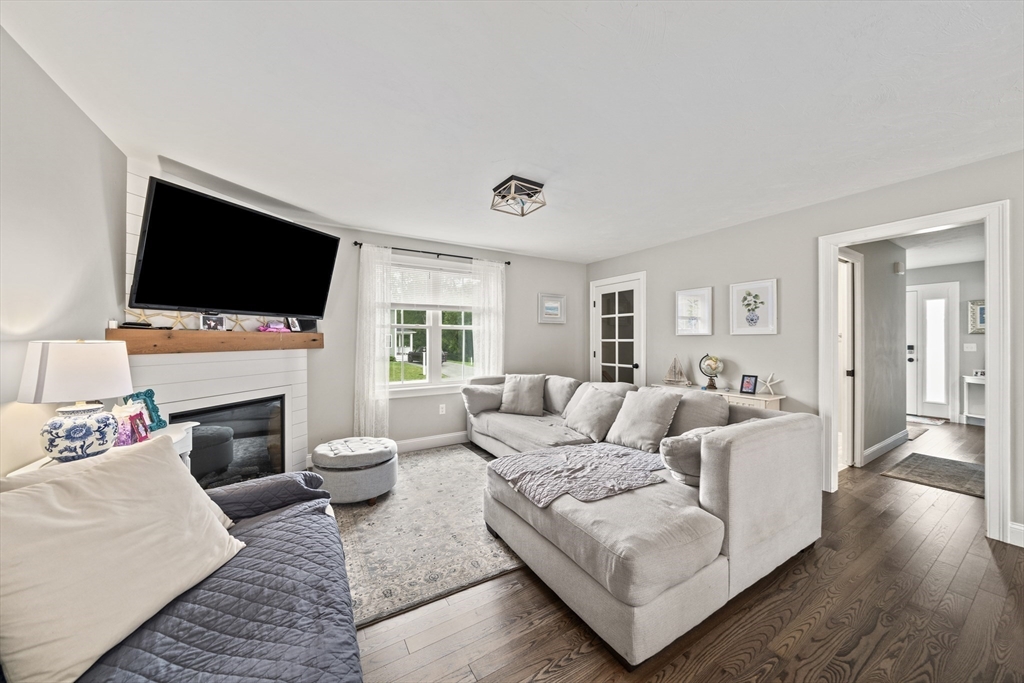 8 Old Field Way, Lakeville