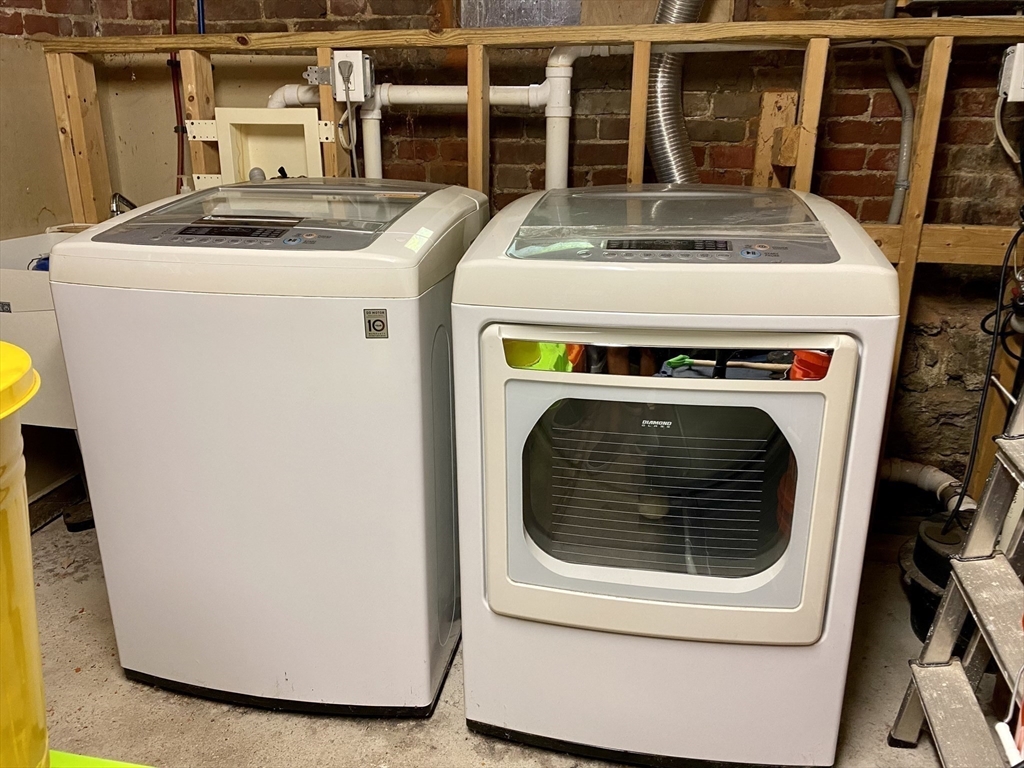 17 Perry St, Brookline Village