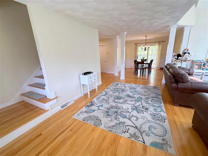 6 Farmers Circle, Arlington