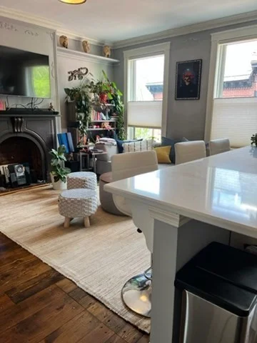 4 Centre Pl, Roxbury