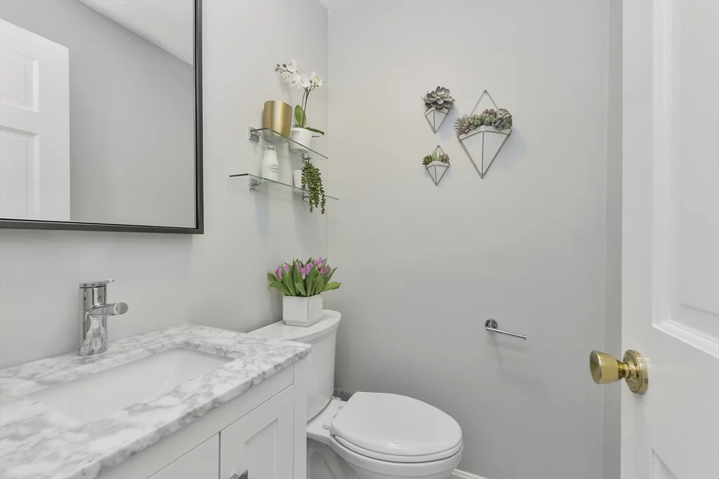 1045 Washington St, Newton