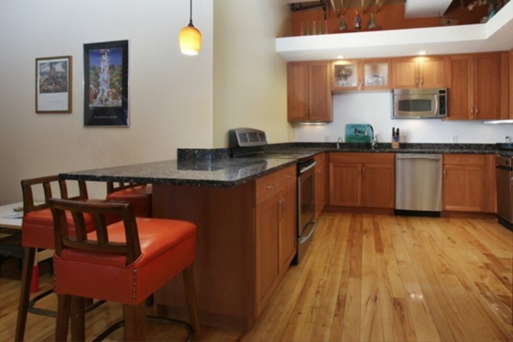 111 Beach, Leather District