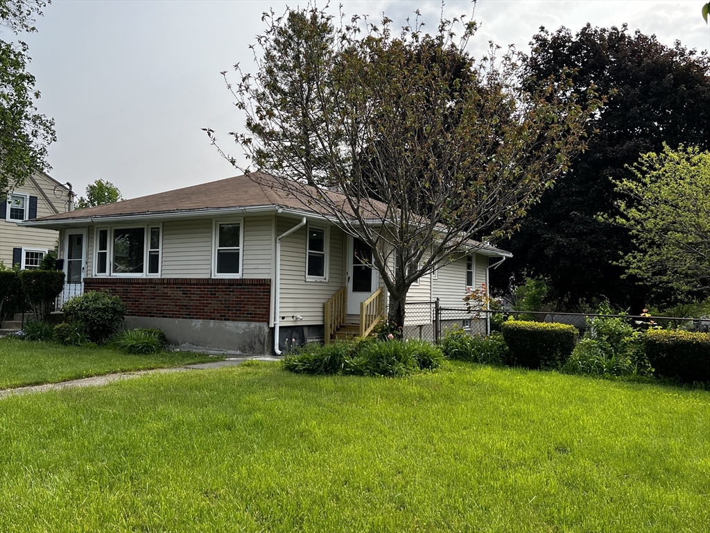 388 Burncoat St, Worcester