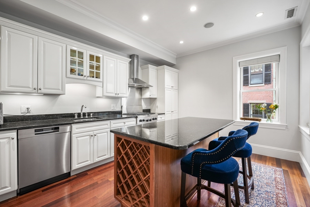 102 Myrtle St, Beacon Hill