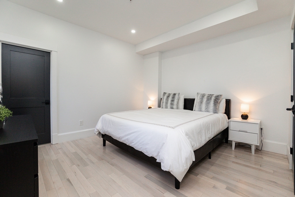 28 Telegraph St, South Boston