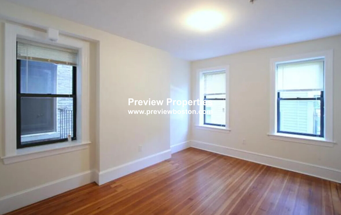 881 Massachusetts Ave, Mid Cambridge