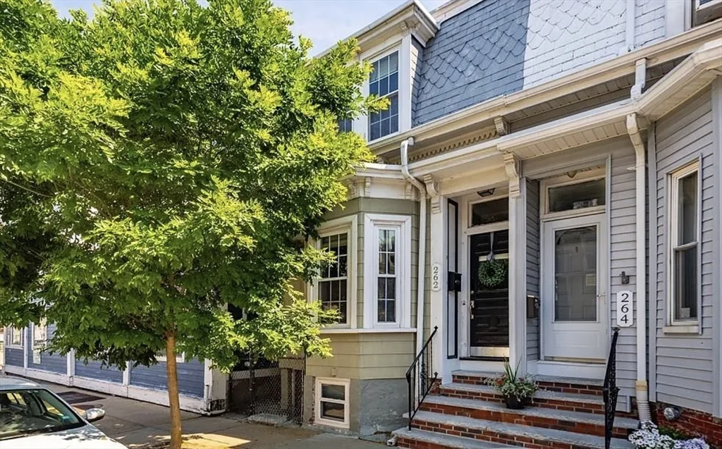 262 W 5th St, South Boston