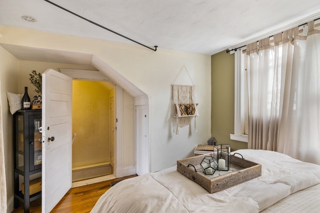 327 Sumner St, East Boston