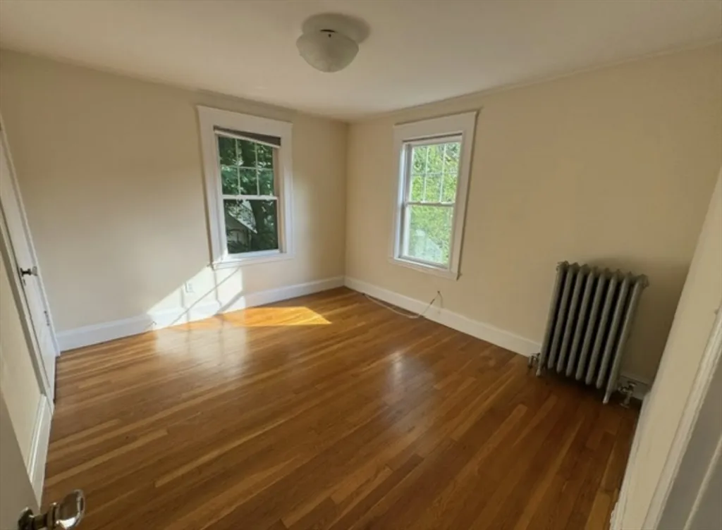 124 Langley Rd, Newton