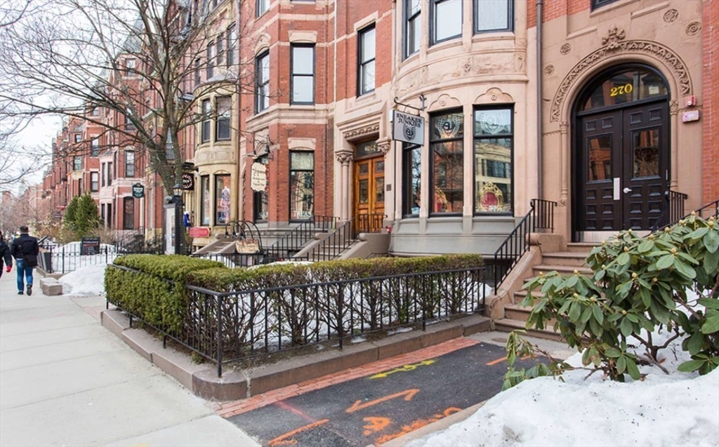 270 Newbury St, Back Bay