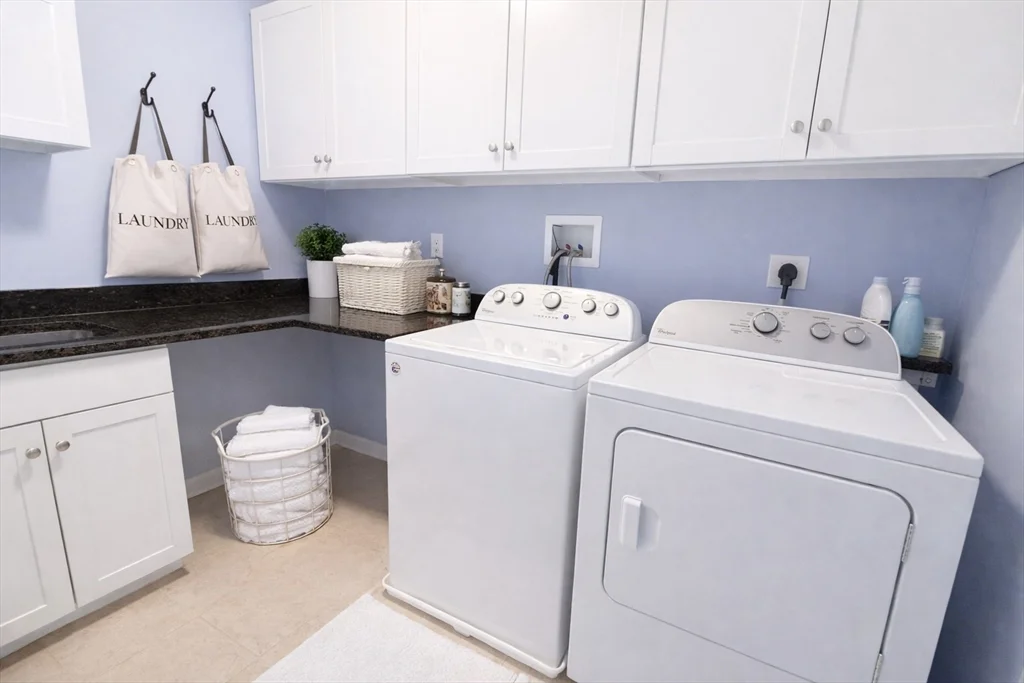 198 Stonehaven Dr, Weymouth