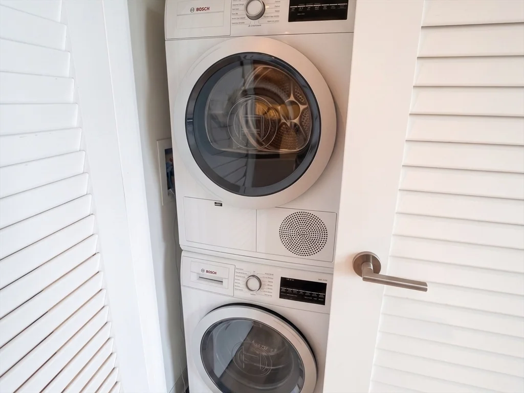 32 Traveler St, South End